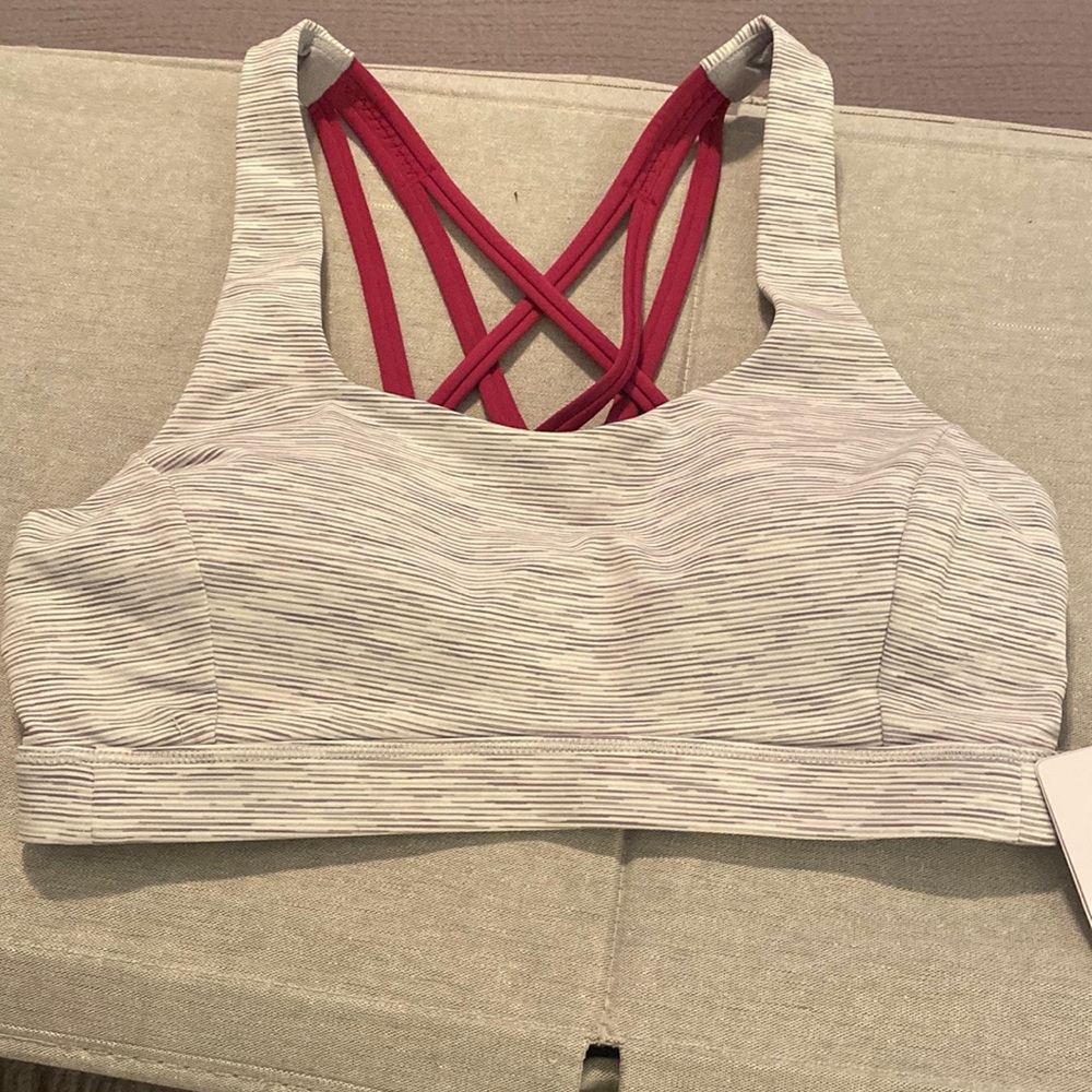 NWT Lulu Sports Bra - Size 4